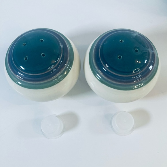 Vintage Pfaltzgraff Mountain Shadow Salt & Pepper Shaker Set Retired Purple - Picture 2 of 4